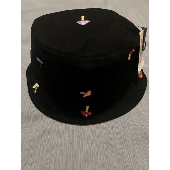 NWT Zumiez A-Lab black bucket hat with mushroom design - Picture 1 of 4